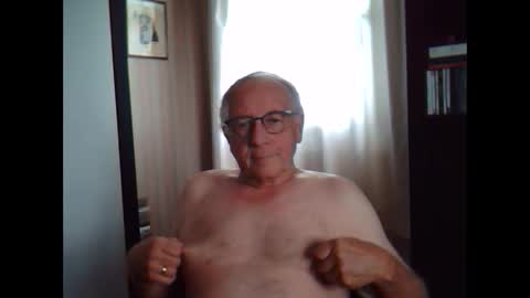 Snapshot of johnjohn6226623 chatting on September 15, 2:07 pm johnjohn6226 online show from September 15, 2:07 pm