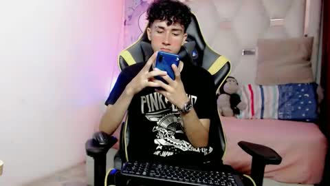 johnny_cagee online show from December 19, 5:04 am