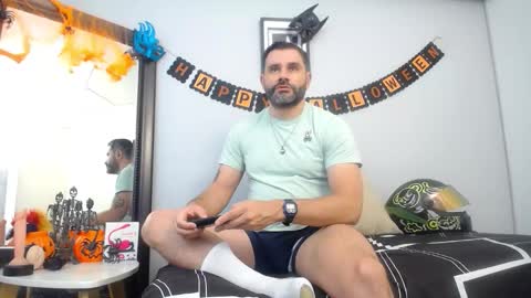Snapshot of jonas_beard1 chatting on October 22, 6:10 pm JONAS BEARD online show from October 22, 6:10 pm