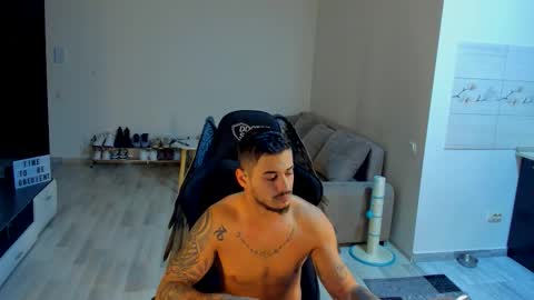 jonnyporn1 online show from November 14, 4:48 am