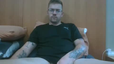 jonoy1995 online show from December 9, 12:23 am