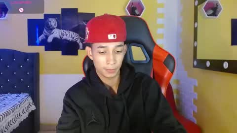 jose_sexycumm online show from November 2, 8:35 pm