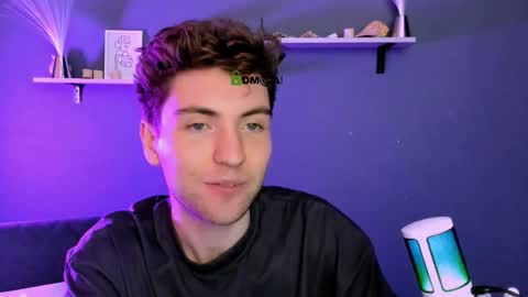 joseph_bear_ online show from December 18, 9:11 pm