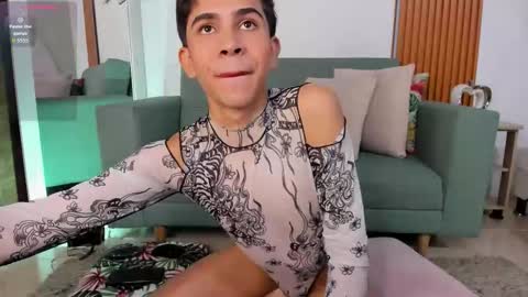 Snapshot of joshua_sanz chatting on October 10, 3:44 am Joshua Sanz  online show from October 10, 3:44 am