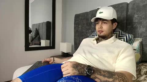 juan_alvarez18 online show from January 7, 2:38 am