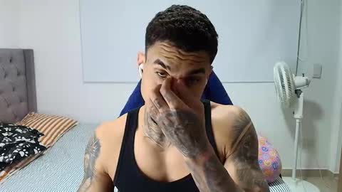 juan_gomez_1 online show from January 12, 9:13 am