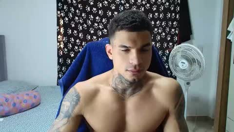 juan_gomez_1 online show from November 10, 3:17 pm
