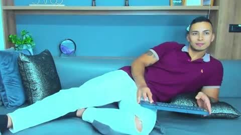 Snapshot of juan_muscle chatting on February 15, 3:42 am juan_muscle online show from February 15, 3:42 am