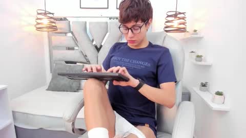 julian_steward online show from December 20, 9:44 pm