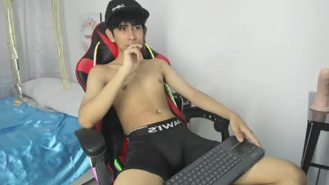 Julian online show from April 2, 7:22 pm