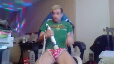 Snapshot of julianjj2001 chatting on October 31, 1:07 am julianjj2001 online show from October 31, 1:07 am