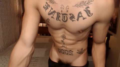 justine_hunk online show from February 5, 4:58 pm