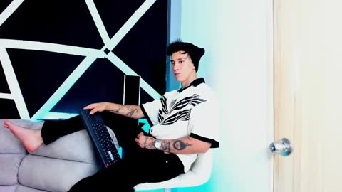 justinfuller_31 online show from September 11, 7:13 pm