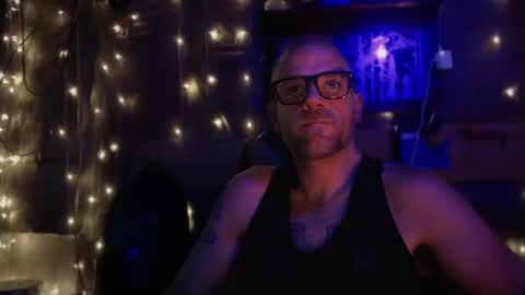 Snapshot of justinmoore1987 chatting on February 24, 8:38 am justinmoore1987 online show from February 24, 8:38 am