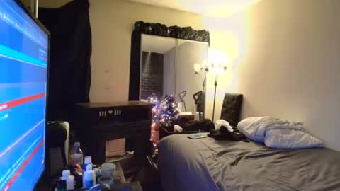 Eetantungfuk Mias online show from December 21, 9:25 pm