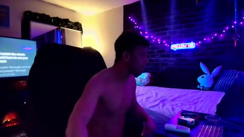 Eetantungfuk Mias online show from December 8, 9:02 am