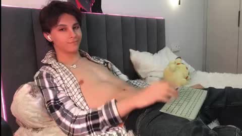 Snapshot of k0sta_32 chatting on February 12, 3:07 am  k0sta online show from February 12, 3:07 am