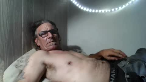 Snapshot of kalifornia91666 chatting on October 22, 9:02 am kalifornia91666 online show from October 22, 9:02 am