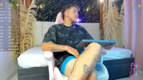 keane_lee_ online show from April 1, 12:51 pm