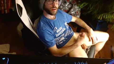 Snapshot of keegancheese chatting on February 21, 3:34 am Tom online show from February 21, 3:34 am