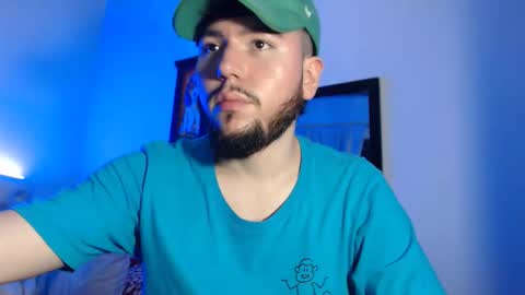 kevinsantiag0 online show from December 1, 1:41 am