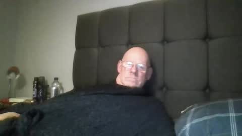 kevlooking4sez online show from April 20, 12:35 am