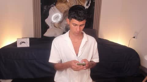  A L E X  online show from January 9, 3:23 am