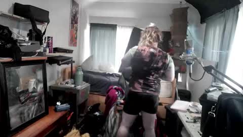 Snapshot of kinkybiguy14 chatting on October 11, 3:38 pm Kinky Cassie online show from October 11, 3:38 pm