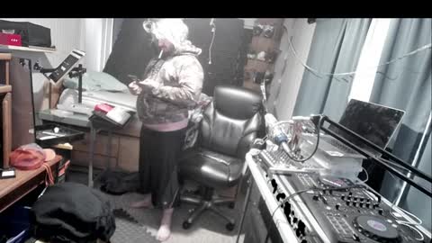 Snapshot of kinkybiguy14 chatting on September 14, 11:12 am Kinky Cassie online show from September 14, 11:12 am