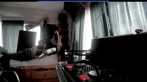 Snapshot of kinkybiguy14 chatting on October 5, 10:25 pm Kinky Cassie online show from October 5, 10:25 pm