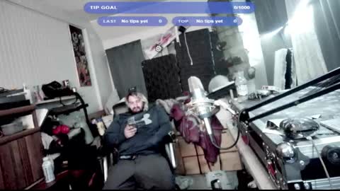 Snapshot of kinkybiguy14 chatting on October 9, 12:59 am Kinky Cassie online show from October 9, 12:59 am
