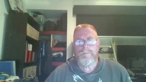 kiwi_boss61 online show from April 1, 7:10 am