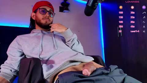 kuzzcoo online show from November 10, 6:02 pm