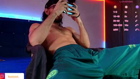 kuzzcoo online show from April 10, 1:51 pm