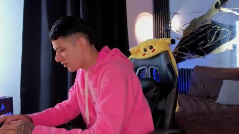 kylesmithx_ online show from December 15, 5:04 am