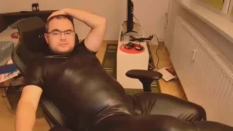latexboy893 online show from November 24, 12:55 am