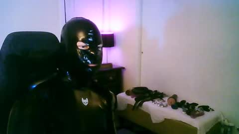 Snapshot of latexminheadroom chatting on October 22, 2:04 am latexminheadroom online show from October 22, 2:04 am