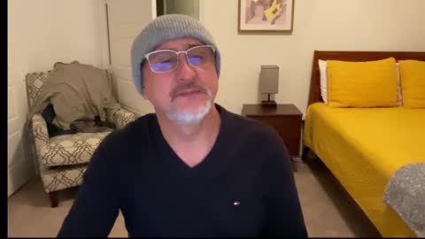 QS - INDEPENDENT MODEL online show from December 18, 6:09 am