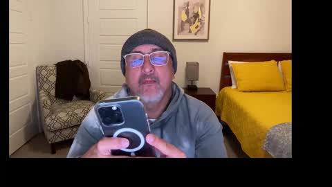 QS - INDEPENDENT MODEL online show from December 4, 6:09 am