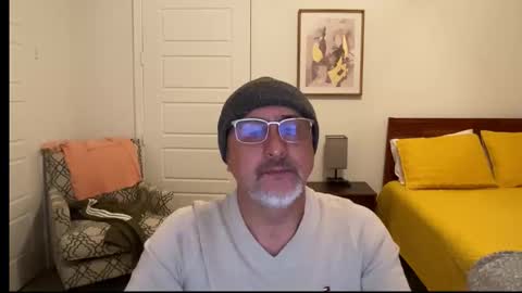 QS - INDEPENDENT MODEL online show from December 21, 5:15 am