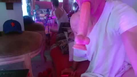 Snapshot of laye19 chatting on January 21, 6:00 pm Laye19 online show from January 21, 6:00 pm