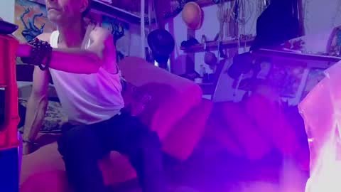 Snapshot of laye19 chatting on December 10, 5:17 am Laye19 online show from December 10, 5:17 am