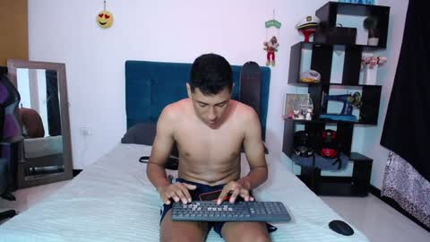 Snapshot of le_petit_princeb612 chatting on December 22, 12:39 am andres online show from December 22, 12:39 am