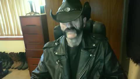Snapshot of leathergreaser chatting on October 22, 8:23 pm leathergreaser online show from October 22, 8:23 pm