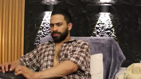 Leo  Diaz online show from December 14, 4:08 am