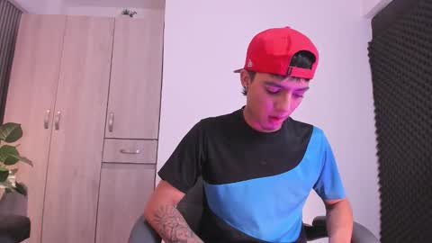 leohard_ online show from January 7, 12:32 pm