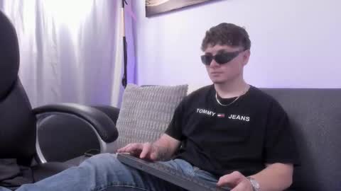 Leo  online show from December 19, 4:53 am