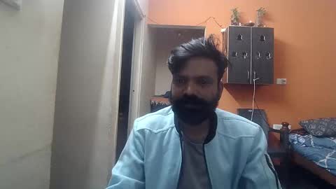 Snapshot of leosbroad chatting on December 4, 2:04 pm Leo online show from December 4, 2:04 pm
