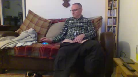 Snapshot of letmestrip chatting on February 17, 11:53 pm paul online show from February 17, 11:53 pm