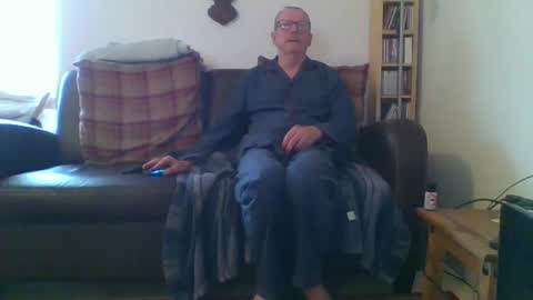 Snapshot of letmestrip chatting on February 2, 10:35 am paul online show from February 2, 10:35 am